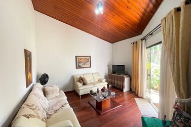 Casa &agrave; venda - Centro