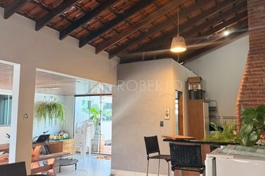 Casa &agrave; venda - 303m&sup2; - Conjunto Habitacional Sumar&eacute; (Sumar&eacute;)
