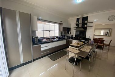 Casa &agrave; venda - 375m&sup2; - Jardim Guanabara
