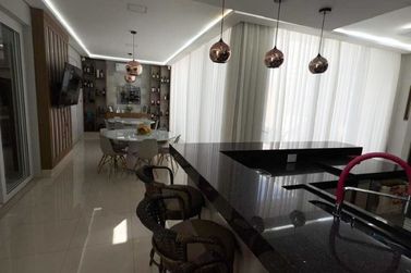 Casa &agrave; venda - 405m&sup2; - Zona 4