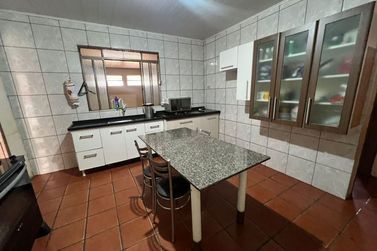 Casa &agrave; venda - Centro