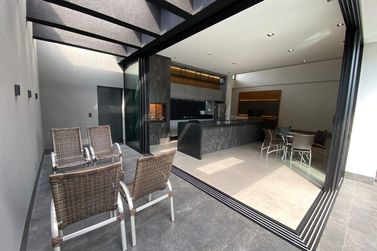 Casa &agrave; venda - 232m&sup2; - Condom&iacute;nio San Lorenzo