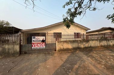 Casa &agrave; venda - Centro