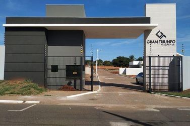 Terreno &agrave; venda - 422m&sup2; - Condom&iacute;nio Gran Triunfo