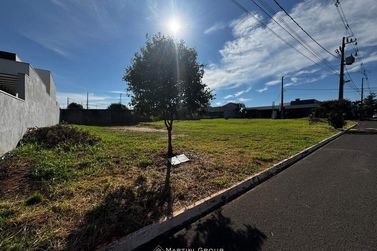 Terreno &agrave; venda - 360m&sup2; - Condom&iacute;nio Royal Park