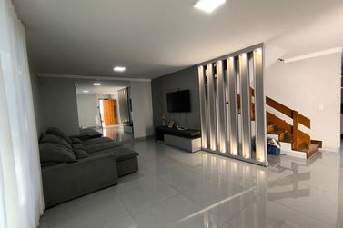 Casa &agrave; venda - 300m&sup2; - Centro