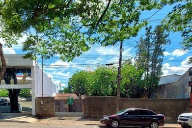 Terreno &agrave; venda - 900m&sup2; - Centro