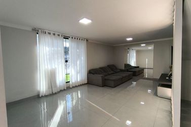 Casa &agrave; venda - 300m&sup2; - Centro