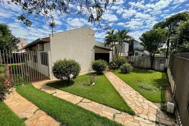 Casa &agrave; venda - Centro