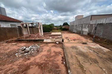 Terreno &agrave; venda - 444m&sup2; - Jardim Juraci