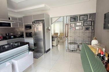 Casa &agrave; venda - 204m&sup2; - Jardim das Palmeiras