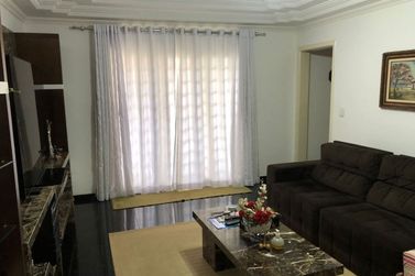Casa &agrave; venda - 361m&sup2; - Jardim Santos Dumont