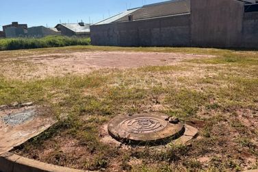 Terreno &agrave; venda - 256m&sup2; - Parque dos Ip&ecirc;s
