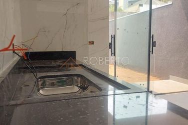Casa &agrave; venda - 214m&sup2; - Jardim Ouro Branco