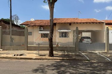 Casa &agrave; venda - 637m&sup2; - Centro