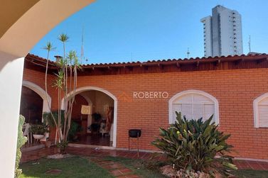Casa &agrave; venda - 338m&sup2; - Centro