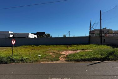 Terreno &agrave; venda - 302m&sup2; - Jardim Monte Cristo