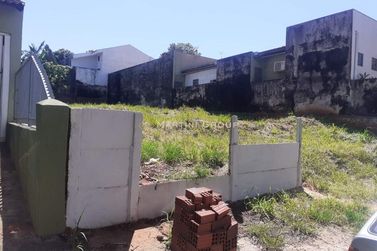 Terreno &agrave; venda - 345m&sup2; - Centro