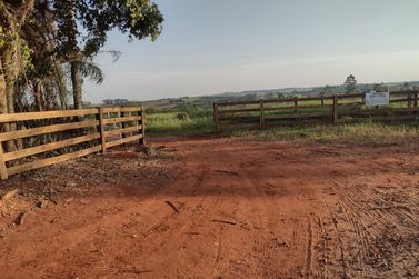 Ch&aacute;cara &agrave; venda - 181500m&sup2; - Jardim Sumar&eacute;