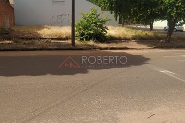 Terreno &agrave; venda - 232m&sup2; - Centro