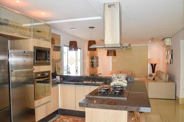 Casa &agrave; venda - 400m&sup2; - Condom&iacute;nio &Aacute;guas do Paran&aacute;