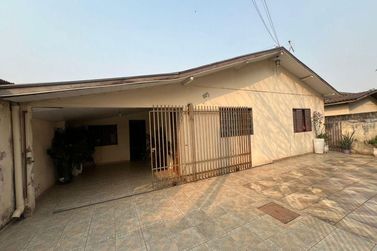 Casa &agrave; venda - Centro