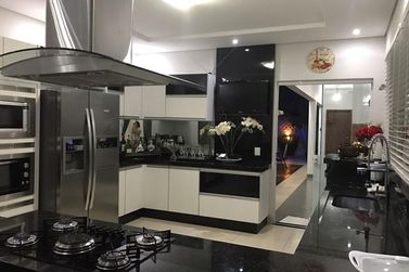 Casa &agrave; venda - 200m&sup2; - Residencial San Lorenzzo