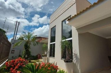 Casa &agrave; venda - 260m&sup2; - Jardim Igua&ccedil;u