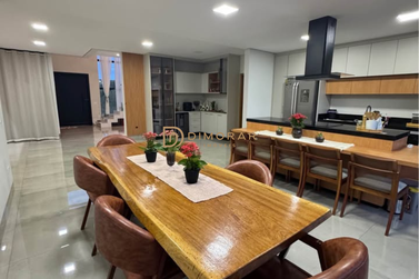 Casa &agrave; venda - 225m&sup2; - Jardim O&aacute;sis