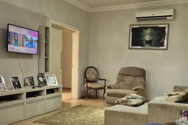 Casa &agrave; venda - 324m&sup2; - Centro