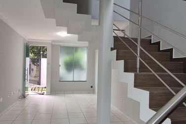 Sobrado &agrave; venda - 130m&sup2; - JD Ouro Branco 