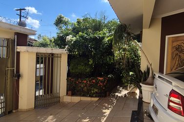 Casa &agrave; venda - 234m&sup2; -  Centro