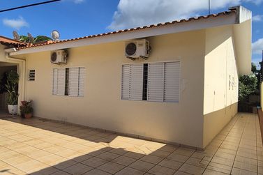 Casa &agrave; venda - 234m&sup2; -  Centro