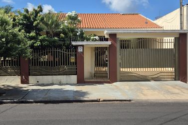 Casa &agrave; venda - 234m&sup2; -  Centro