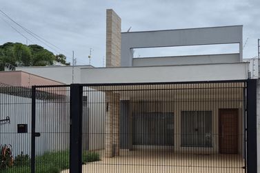 Casa &agrave; venda - 200m&sup2; - JD Santos Dumont 