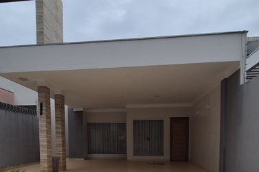 Casa &agrave; venda - 200m&sup2; - JD Santos Dumont 