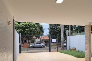 Casa &agrave; venda - 200m&sup2; - JD Santos Dumont 