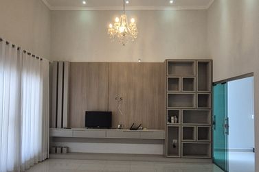 Casa &agrave; venda - 200m&sup2; - JD Santos Dumont 