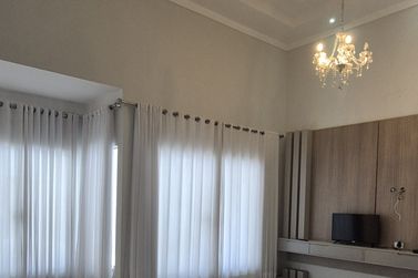 Casa &agrave; venda - 200m&sup2; - JD Santos Dumont 