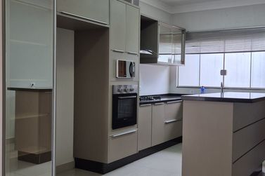 Casa &agrave; venda - 200m&sup2; - JD Santos Dumont 