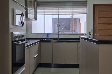 Casa &agrave; venda - 200m&sup2; - JD Santos Dumont 