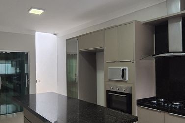 Casa &agrave; venda - 200m&sup2; - JD Santos Dumont 
