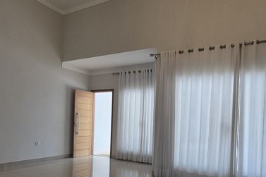 Casa &agrave; venda - 200m&sup2; - JD Santos Dumont 