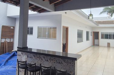 Casa &agrave; venda - 200m&sup2; - JD Santos Dumont 