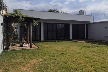 Casa &agrave; venda - 247m&sup2; - Prox mercado Camilo