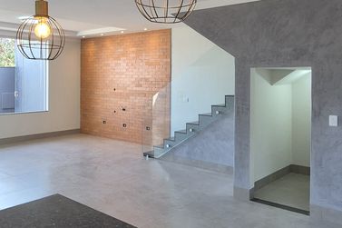 Sobrado &agrave; venda - 165m&sup2; - Jardim oasis