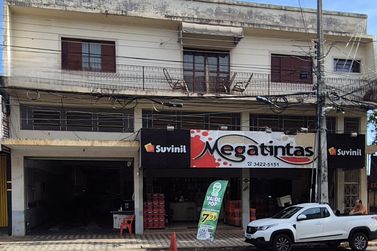 Sal&atilde;o Comercial &agrave; venda - 637m&sup2; - Centro