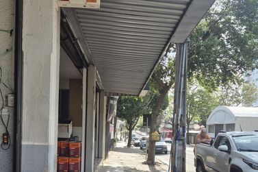 Sal&atilde;o Comercial &agrave; venda - 637m&sup2; - Centro