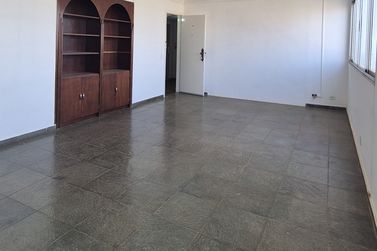 Apartamento &agrave; venda - 120m&sup2; - Centro