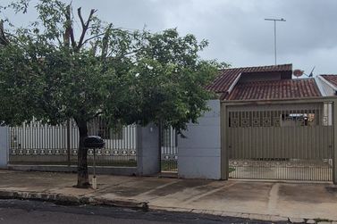 Casa &agrave; venda - 132m&sup2; - Pr&oacute;xima Col&eacute;gio Estadual 